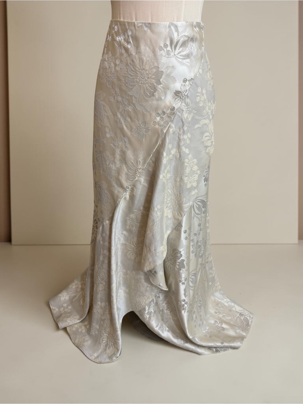 Ralph Lauren Purple Label on Light Silver and cream Floral Jacquard